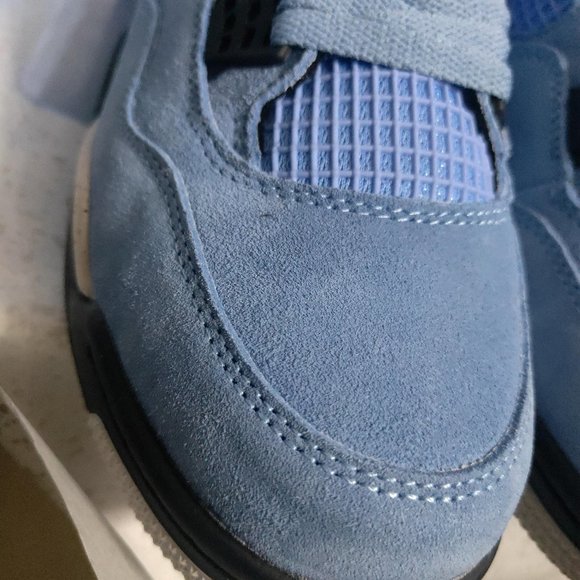 Air Jordan 4 University Blue